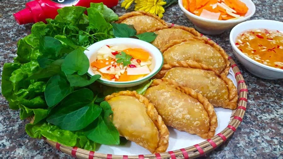 Hanoi: Vietnamese Street Food Tour with Local Guide - Pho, bún chả, and Hanoi’s everyday table