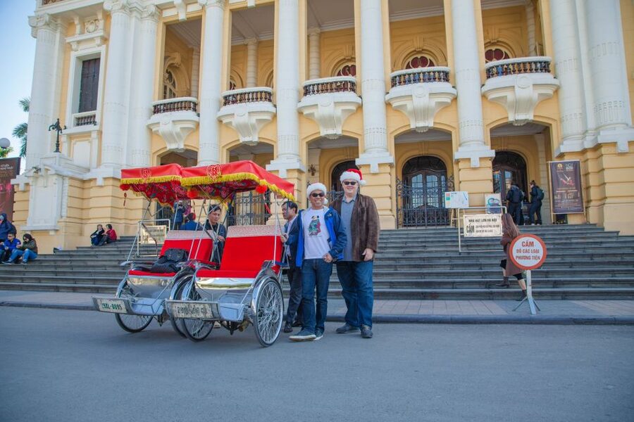 Hanoi Walking Street Food Tour & Cyclo Ride - Banh mi and the pleasure of a simple sandwich