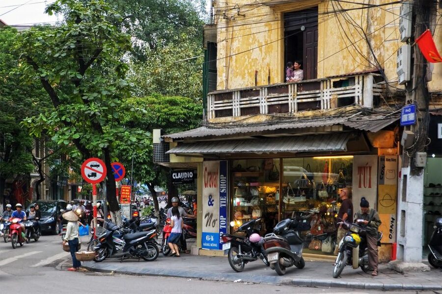 Hanoi: Walking Street Food Tour & Train Street w/Local Guide - Starting with Hanoi’s Old Quarter food culture