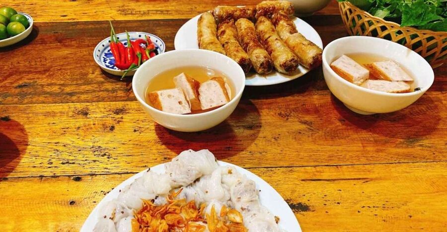 Hanoi: Walking Street Food Tour & Train Street w/Local Guide - Dessert, beer, and Hanoi egg coffee