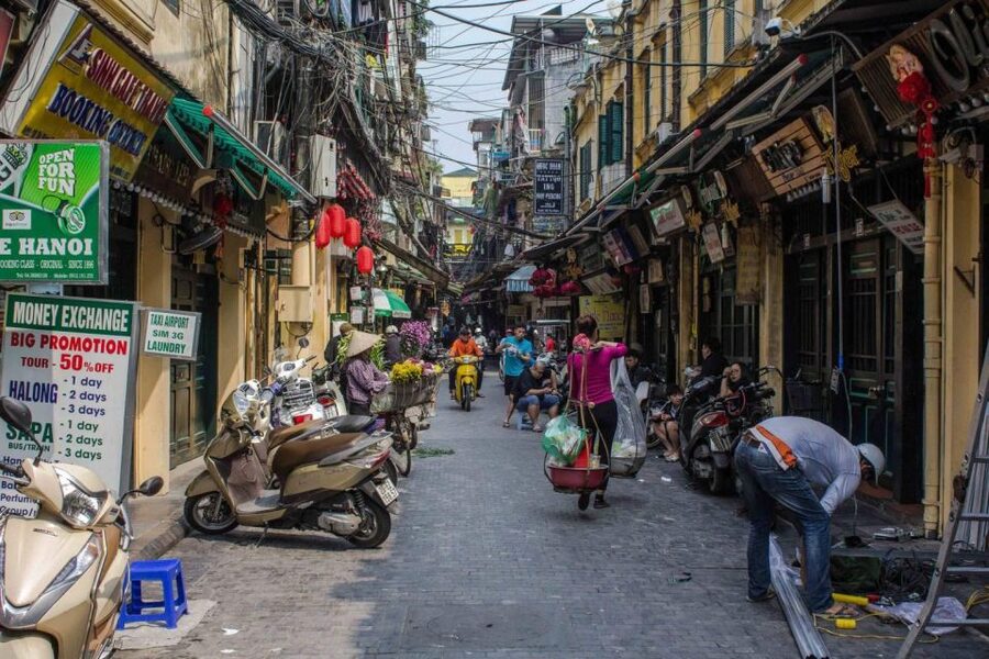 Hanoi: Walking Street Food Tour & Train Street w/Local Guide - The dishes you are likely to remember