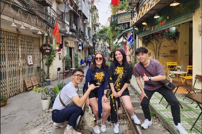 Hanoi Walking Street Food Tour with Train-Street Visit - How much food do you get for $18?