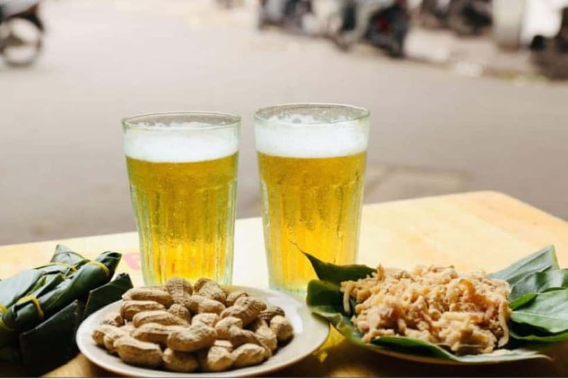 Hanoi: Walking Street Food & Train Street Culture Tour - Meeting your guide in the Old Quarter