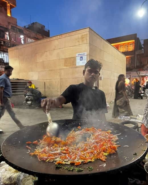 Heritage Walk & Street Food Tasting in Jaipur - Tripolia Bazar and the craft quarters