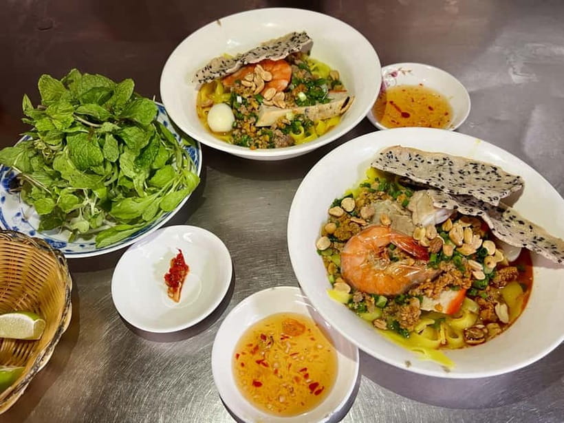 Ho Chi Minh City: Hidden Gems Street Food Walking Tour - From the memorial meeting point to the first food streets