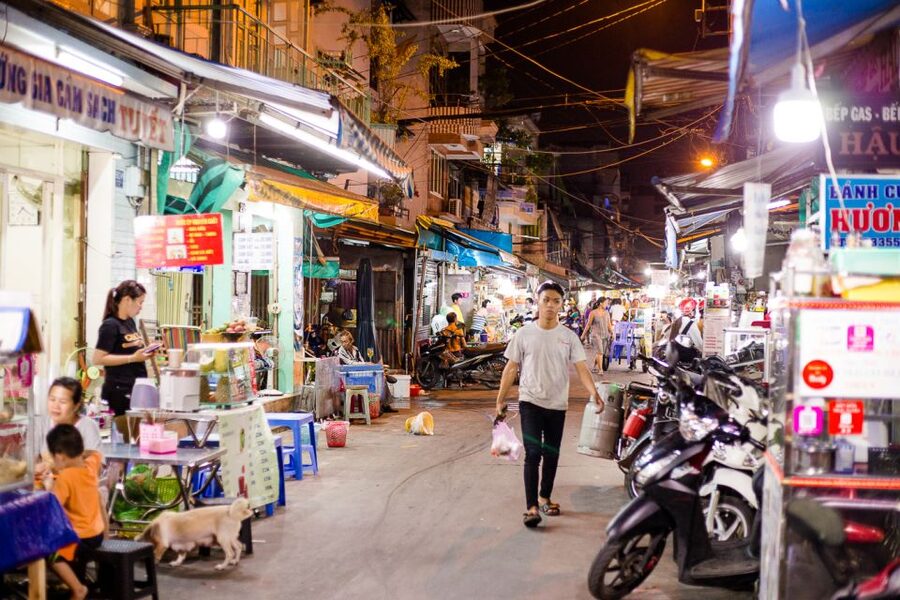 Ho Chi Minh City: Private Street Food Evening Walking Tour - Why this four-hour food tour works