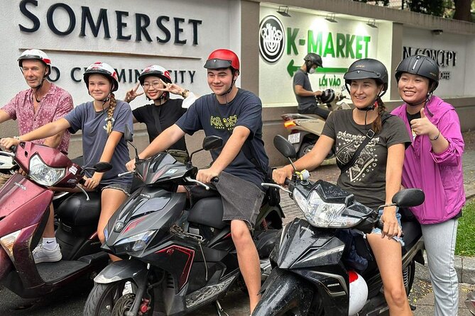 Ho Chi Minh City: Street Food & Sightseeing Tour with Local Guide - The Thich Quảng Đức Monument puts the city in context
