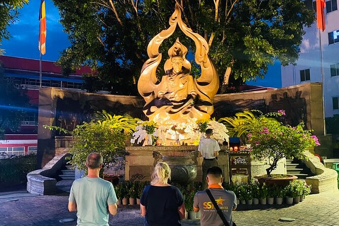 Ho Chi Minh City: Street Food & Sightseeing Tour with Local Guide - Chung cư Nguyễn Thiện Thuật shows another side of city life