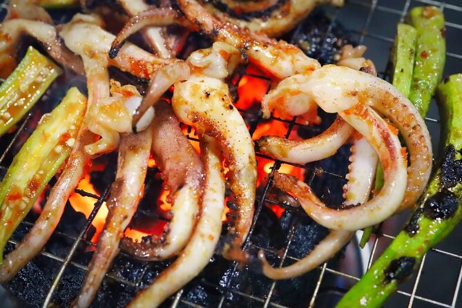 Ho Chi Minh City: Street Food & Sightseeing Tour with Local Guide - Trần Nhân Tôn Street finishes with dessert