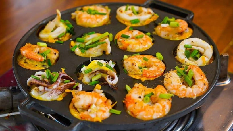 Ho Chi Minh City: Super Niche Walking Street Food Tour - First stop: bánh cuốn and the opening taste of Saigon