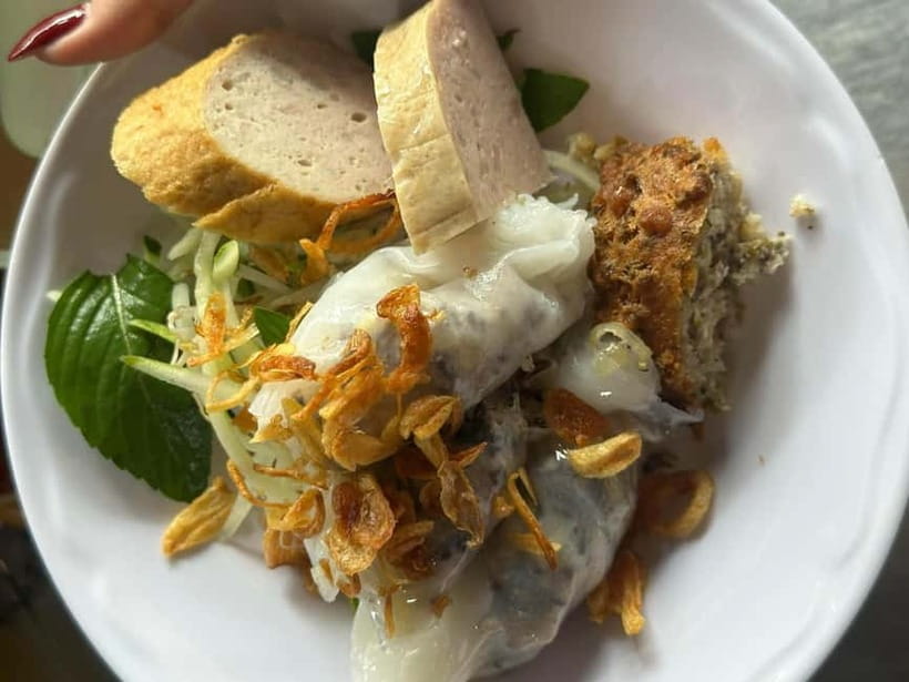 Ho Chi Minh City: Super Niche Walking Street Food Tour - District 10: more walking, more food, fewer tourist habits