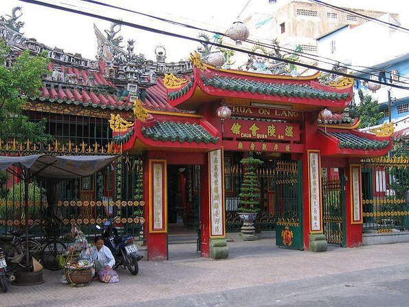 Ho Chi Minh Nightlife & Street Food Tour By Motorbike - Why a motorbike is the right way to see Saigon at night