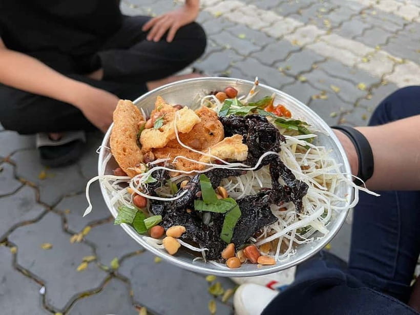 Ho Chi Minh: Original Walking Street Food Tour with Foodies - Why this food walk works so well in Saigon