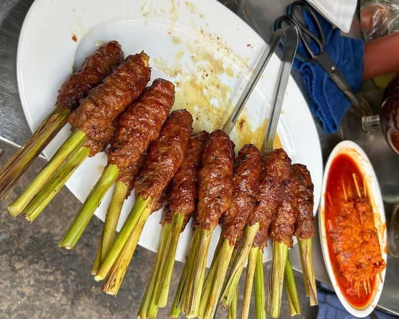 Ho Chi Minh: Original Walking Street Food Tour with Foodies - District 10, banh mi, and Vietnamese pizza