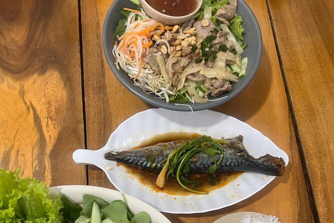 Ho Chi Minh Street Food & City Sights with Local Female Guide - Meeting Sunny, Casey, Truc, or Jasmine