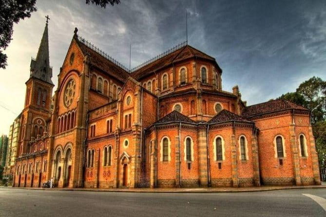 Ho Chi Minh Street Food & City Sights with Local Female Guide - Who should book this experience?