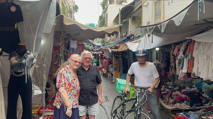 Ho Chi Minh Street Food Private Tour With Funny Guide - Choosing between street vendors and restaurants