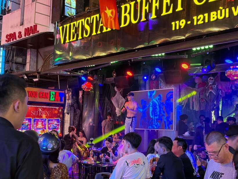 Ho Chi Minh Street Food Private Walking Tour With Good Guide - Why the night tour changes the mood