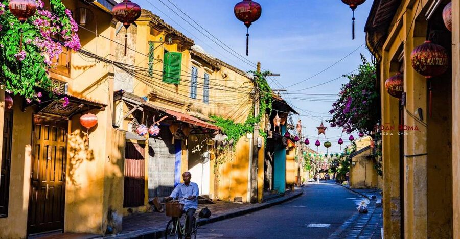 Hoi An: 2.5-Hour Street Food Tour - Starting with markets and street vendors