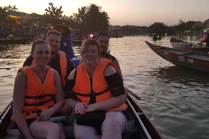 Hoi An Ancient City -Sampan Boat Ride- Night Market- Lanterns - Who will get the most from this tour