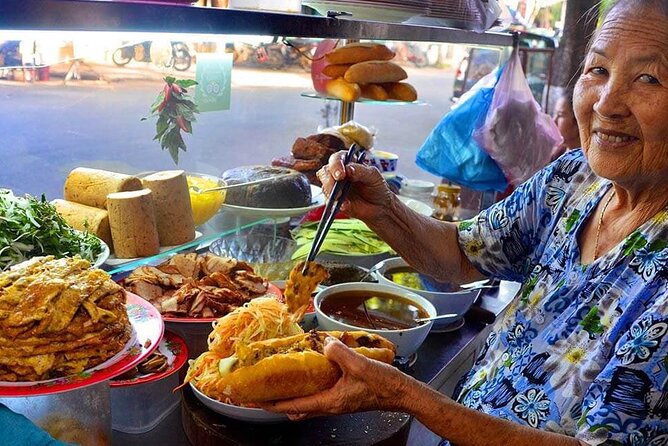 Hoi An Ancient Town - Night Market Street Food Tours By Night - How the private format changes the evening