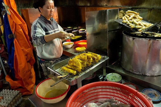 Hoi An at Sunset: Authentic Local Street Food Tour - Why sunset is the right time for Hoi An food