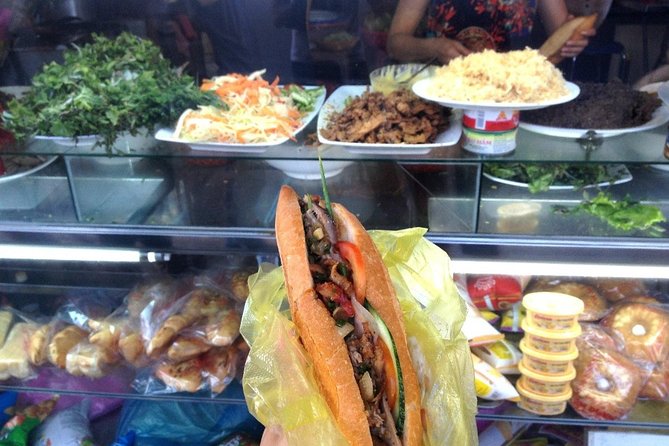 Hoi An at Sunset: Authentic Local Street Food Tour - Cao lau and the central Vietnamese meal