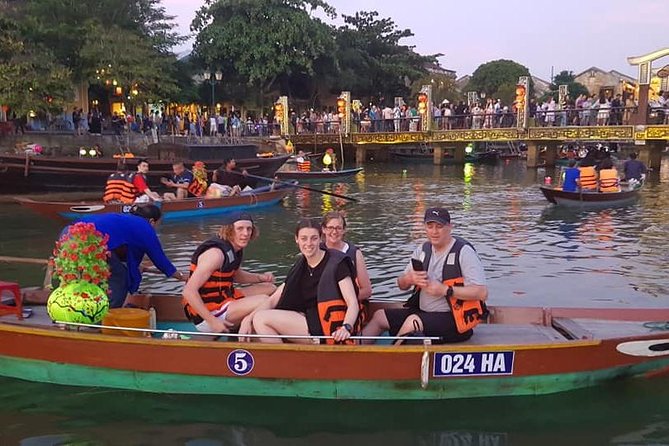 Hoi An Nightlife Tour with Hoi An Ancient Walking Tour, Boat Ride, Night Market - Why Hoi An works best after sunset