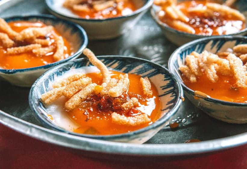 Hoi An Street Food, night market and lantern boat ride - From bánh mỳ to black sesame soup
