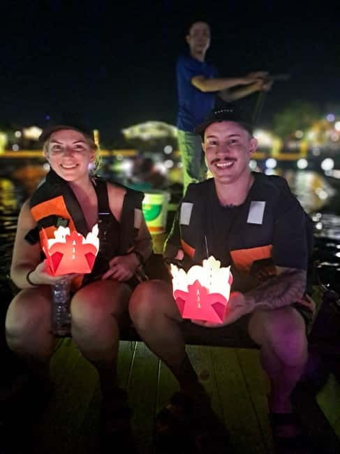 Hoi An Street Food, night market and lantern boat ride - A Vietnamese coffee pause
