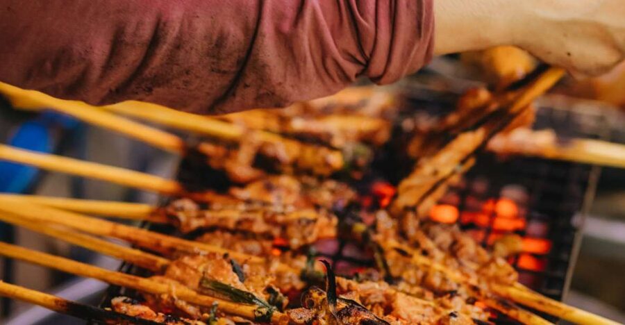 Hoi An Street Food Tour by Motorbike - Banh mi first, then Hoi An Central Market