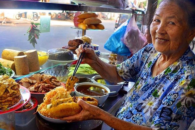 Hoi An Street Food Tour- Eat Like A Local - White Rose Restaurant: start with a local specialty