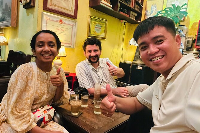 Hoi An Street Food Walking Tour with Local Foodies - Starting with bánh xèo near the river