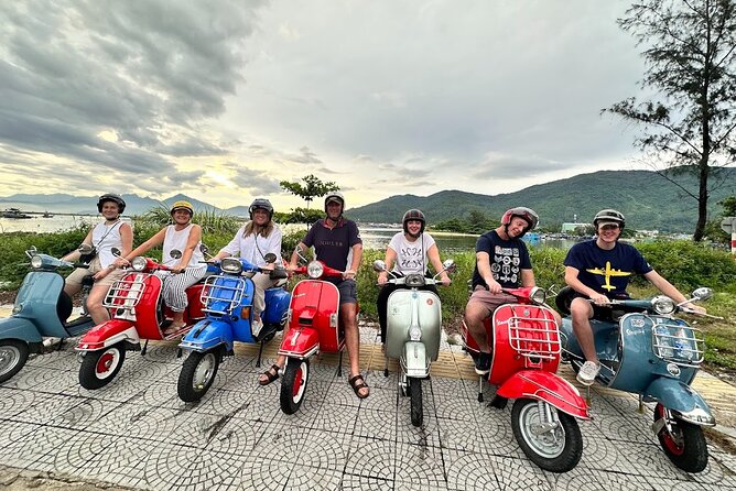 HOI AN Sunset Food Tour - Night Market - Lantern Streets - Two hours of food in Hoi An Market