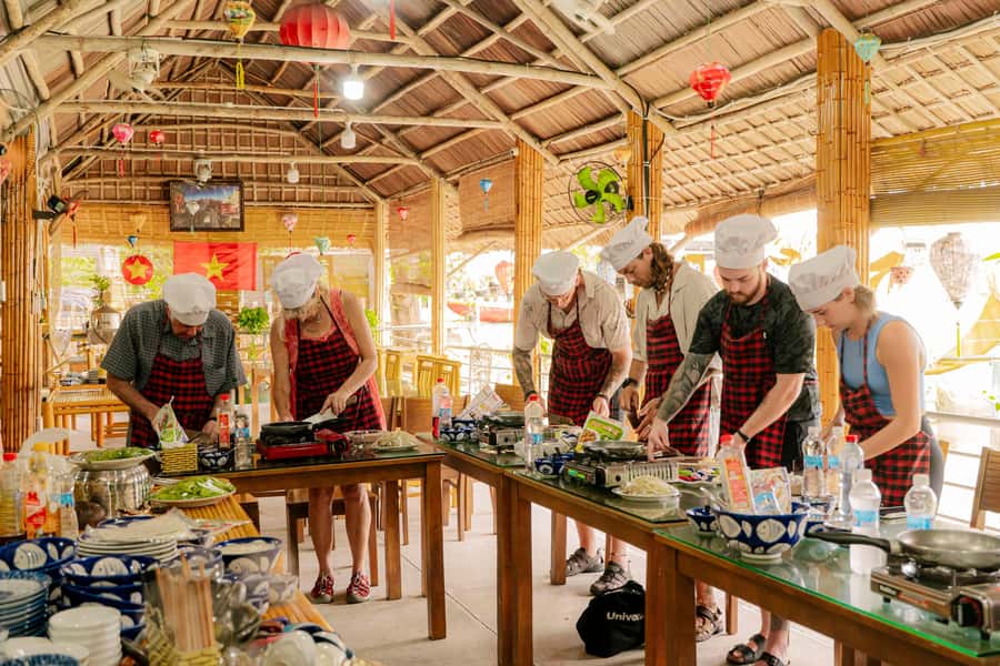 Hoi An: Unique Street Food Tour - The first tastes: coffee, juice, and local snacks