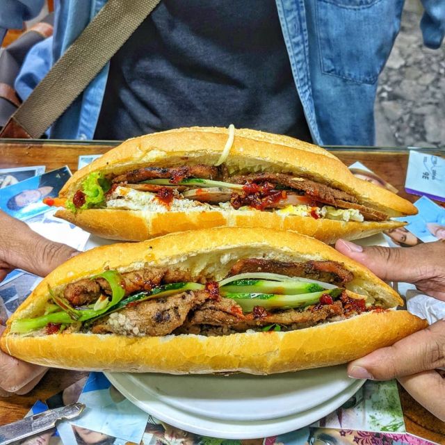 Hoi An: Unique Street Food Tour - Cao lau and Hoi An chicken rice