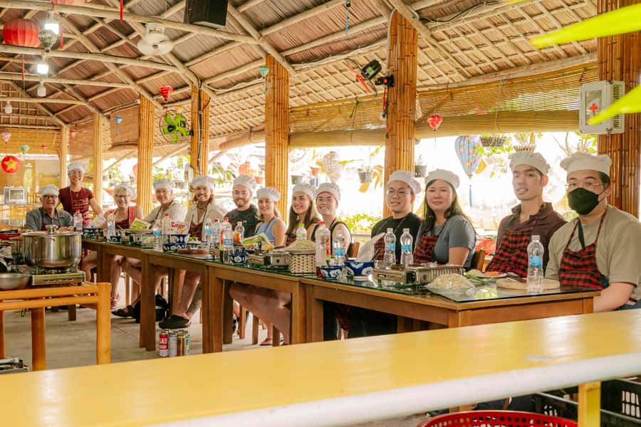 Hoi An: Unique Street Food Tour - What the guides add to the evening