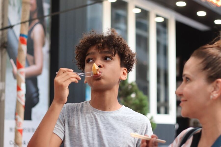 Hong Kong: Street Food Tour with Locals - Dim Sum and Wonton - Who should book this Hong Kong food walk?