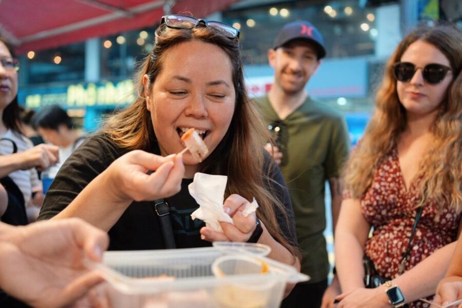 Hong Kong: Street Food Tour with Locals - Dim Sum and Wonton - What the guides add to the food