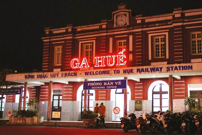 HUE : NIGHT WALKING AND STREET FOOD TOUR - 6:00 PM at Toa Kham Wharf