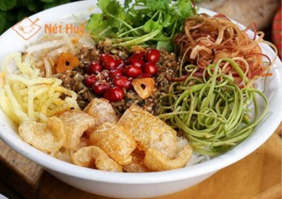 Hue Street Food Walking Tour with Local Dishes - Starting at Vua Da and finding Hue on foot