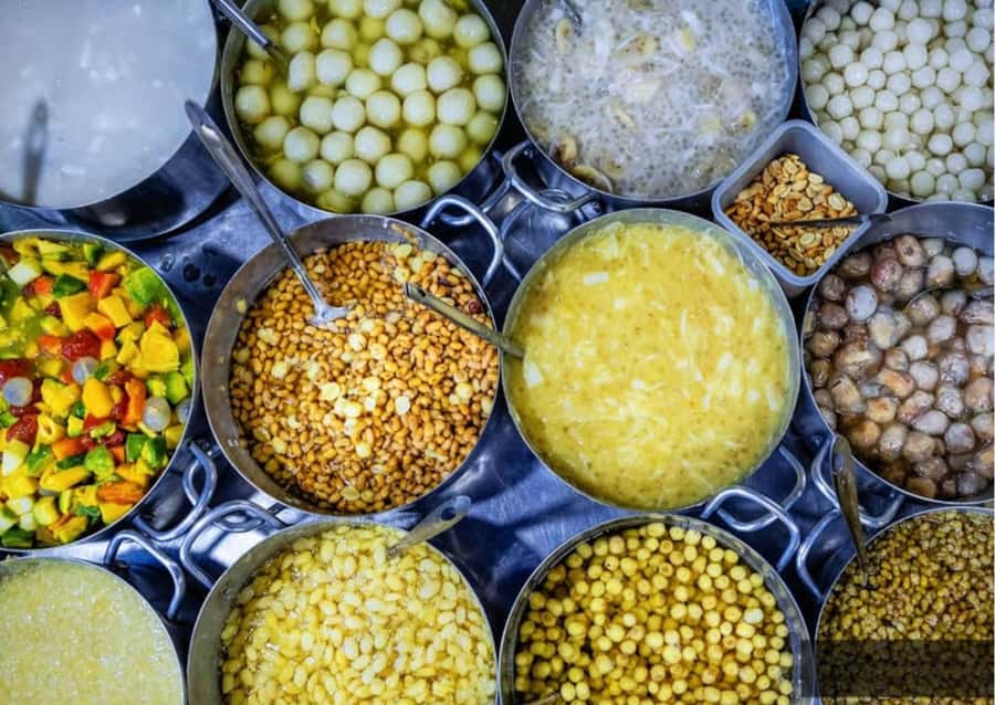 Hue Street Food Walking Tour with Local Dishes - Bún bò Huế at Quán Cẩm