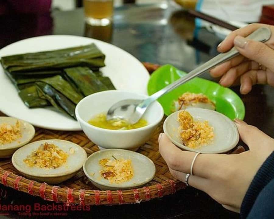 Hue Street Food Walking Tour with Local Dishes - Crispy bánh khoái at Lạc Thiện Restaurant