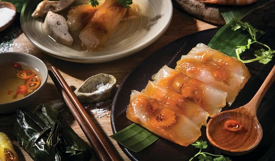 Hue Street Food Walking Tour with Local Dishes - Chè Cung Đình Huế, a royal-style finish