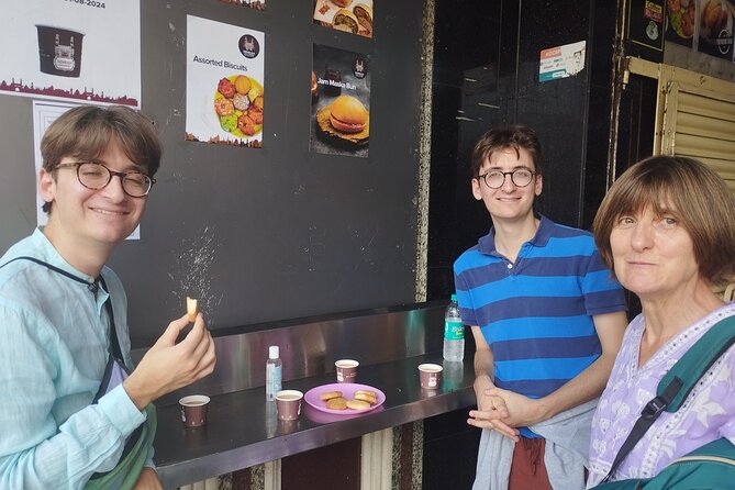 Hyderabad : Evening Street Food Tasting with Guided Old City Tour - Charminar after dark