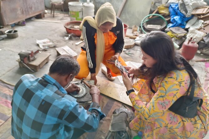 Hyderabad Street Food Experience with Local Expert - Paya with sheermal at Nayaab
