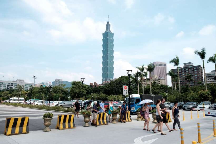 Iconic Food Tour: Local Street Food, Drinks & Sites - Betel nut and Taiwan’s food curiosities