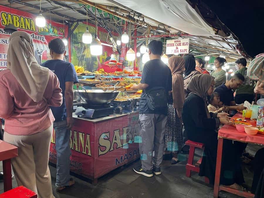 Jakarta: Private Guided Sightseeing & Street Food Night Tour - New Chinatown for the final food walk