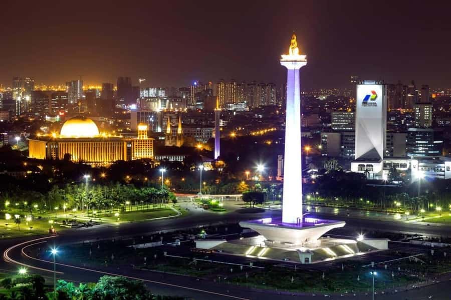 Jakarta: Private Guided Sightseeing & Street Food Night Tour - Hotel pickup and the first city views