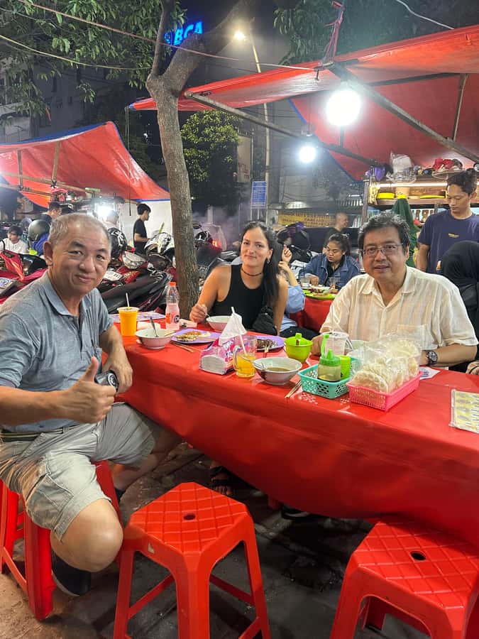 Jakarta: Street Food Tour with a Local Guide - A rooftop restaurant changes the tempo